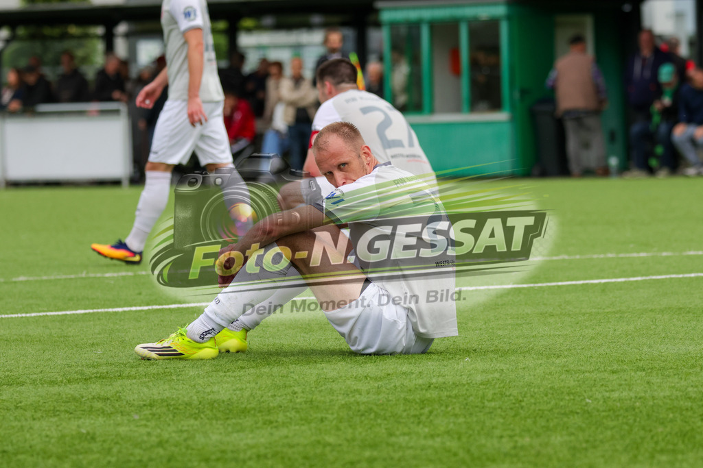 SV Rödinghausen II - FC RW Kirchlengern | Auf dem Bild zu sehen: grau FC RW Kirchlengern: Lennard WüllnerSV Rödinghausen II, FC RW Kirchlengern, Saison 26/27, Westfalenliga, Rödinghausen, Deutschland - Realisiert mit Pictrs.com