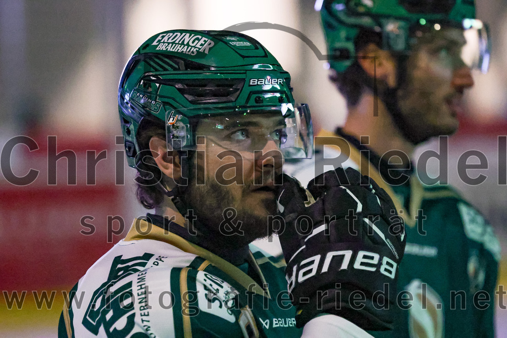2025-12-28_037_TSV_Erding_gegen_onesto_Tigers_Bayreuth | Erding, Deutschland, 28.12.2025:Eishockey, Oberliga Süd 2025 / 2026, 31. Spieltag, TSV Erding gegen onesto Tigers Bayreuth, Endergebnis: 6:5 n.V.Marc Schmidpeter (Erding Gladiators, #33)Foto: Christian Riedel / fotografie-riedel.net
