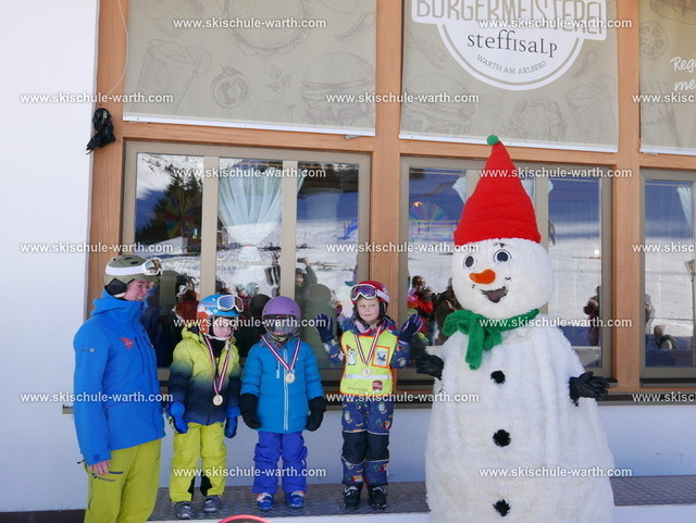 Gruppe Anastasia | Photos von der Skischule Warth - Realisiert mit Pictrs.com