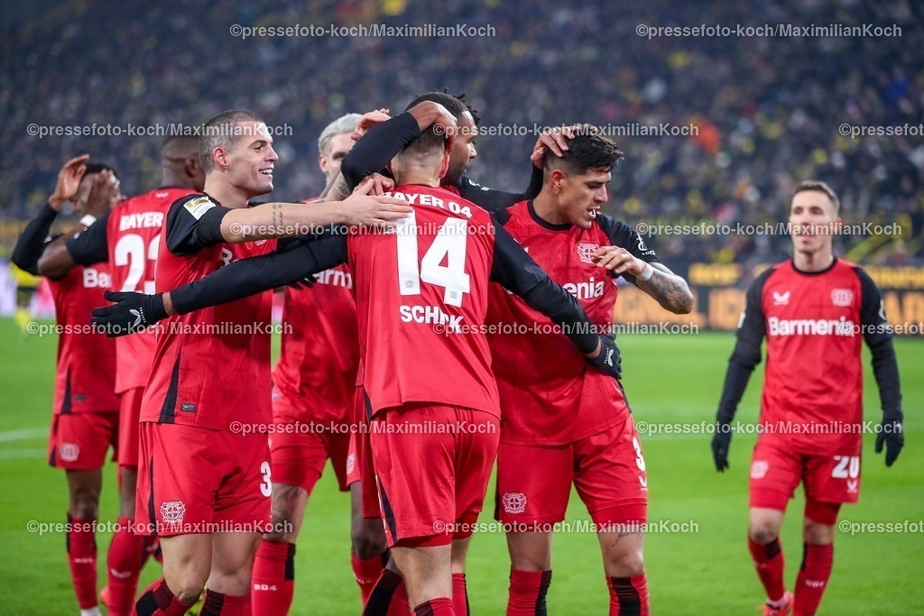 BVB10012501047 | 10.01.2025, Fußball, Borussia Dortmund - Bayer 04 Leverkusen, 1. Fußball Bundesliga, 16. Spieltag, Signal Iduna Park, Saison 2024 2025: Torjubel nach dem Treffer zum 2:0 durch Patrik Schick (Bayer04 Leverkusen #14)DFB regulations prohibit any use of photographs as image sequences and or quasi-video.