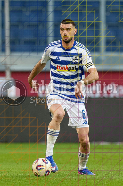 07.04.2026, GER, Fussball, Herren, 3. Liga, Saison 2025/2026, MSV Duisburg - VfL Osnabrück | Rasim Bulic (MSV Duisburg) in Aktion am Ball, Einzelaktion 