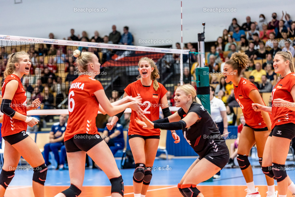 2022-00063361-Testspiel-Deutschland-Brasilien | Jubel pia KÄSTNER #2 (Zuspiel) GER, 17.09.2022; Berlin Foto: Gerold Rebsch - www.beachpics.de
