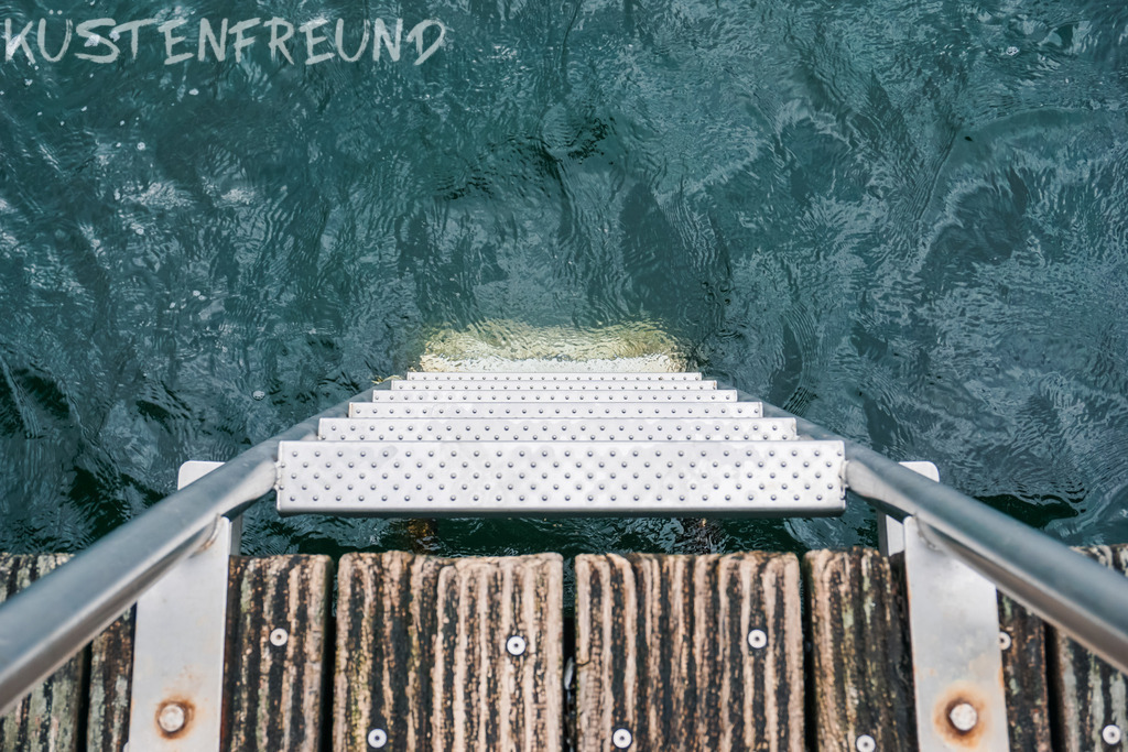 Strandbad: Abstrakte Fotografie | Entdecke deine Lieblingslandschaft von der Küste – auf Ostsee Leinwand, Nordsee Leinwand, Alu Dibond oder Acrylglas, passend für jeden Geschmack und Raum.