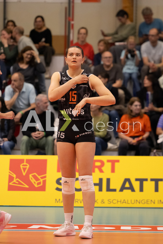 Volleyball I Frauen I Saison 2025-2026 I Volleyball NLA | Women I  Playoffs Finals 2/5 I  VC Kanti Schaffhausen - viteos NUC I  10.04.2026 | 15 Alix De Micheli (CH) (Viteos NUC) – Mitte - Realisiert mit Pictrs.com