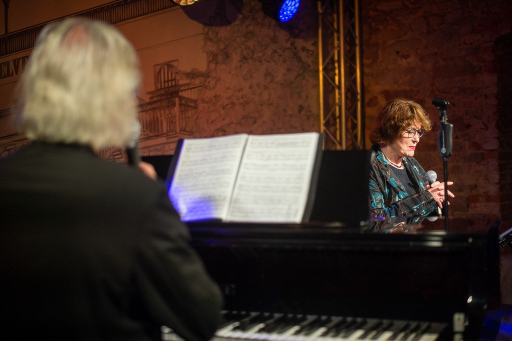 Uschi Brüning | Uschi Brüning im Forte Belvedere Leisnig zum Festival Hallo Leisnig 2022. - Realisiert mit Pictrs.com