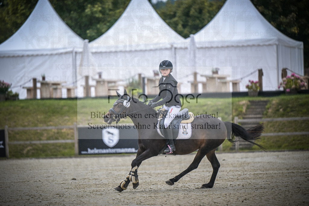 DOS_0154 | Entdecke hochwertige Reitturnierfotos von Foto Oger. Professionell, emotional und authentisch – jetzt Lieblingsmomente im Shop bestellen.Deutschlandweite Turnierfotografie. - Realisiert mit Pictrs.com