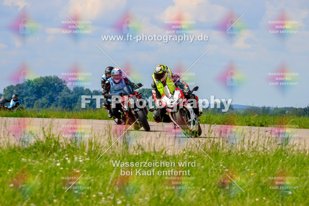 MotoTeam-0796 | Hier findet Ihr Bilder von Touristenfahrten auf der Nürburgring Nordschleife oder von anderen Veranstaltungen die ich besucht habe. Viel Spass beim Durch Schauen 