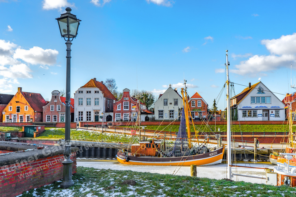 008 Greetsiel Schnee - 12-02-2021 -R Ganske | Onlineshop mit Bildern von Stränden, Häfen und Meer. Leinwände, Poster, Kalender und andere Materialien erhältlich. Kommerzielle Lizenzen möglich.  - Realisiert mit Pictrs.com