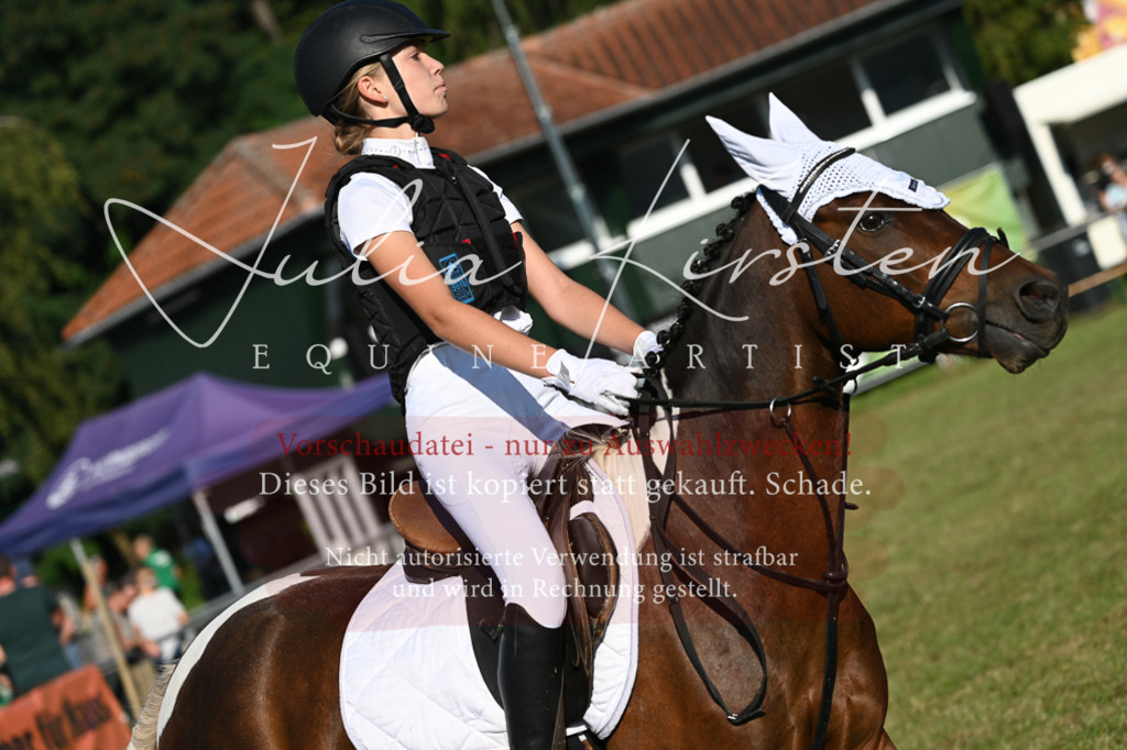 DSC_4770 | Pferde- und Turnierfotografie in Westsachsen. Pferdeportraits, Auftragszeichnungen und intuitive Kunst.
