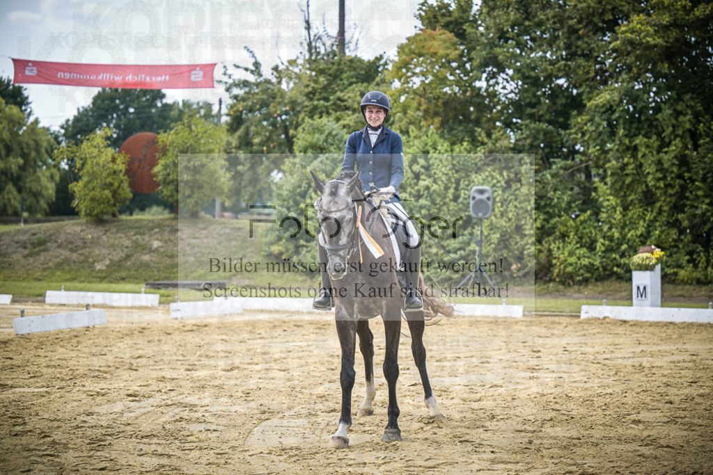 DOS_7496 | Entdecke hochwertige Reitturnierfotos von Foto Oger. Professionell, emotional und authentisch – jetzt Lieblingsmomente im Shop bestellen.Deutschlandweite Turnierfotografie. - Realisiert mit Pictrs.com