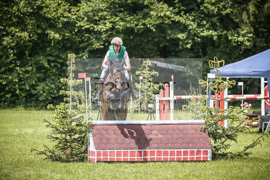 DOS_7180 | Entdecke hochwertige Reitturnierfotos von Foto Oger. Professionell, emotional und authentisch – jetzt Lieblingsmomente im Shop bestellen.Deutschlandweite Turnierfotografie. - Realisiert mit Pictrs.com