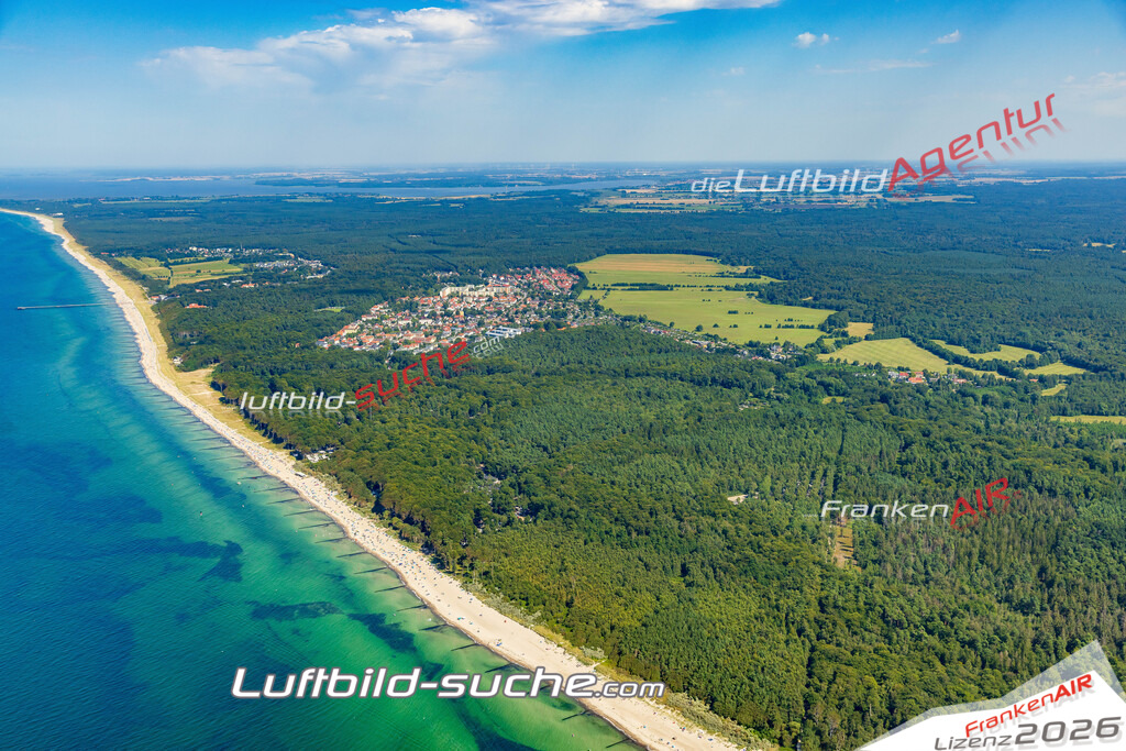 Übersichts Bild Graal-Müritz - Die Luftaufnahme wurde 2025 vom UL-Flugzeug heraus erstellt ( keine Drohnenaufnahme ) - Hochauflösende Luftaufnahme - für Wandbilder und großformatige Ausdrucke geeignet. Das besondere Geschenk!Hier alle&nbsp;Infos zur Lizenzierung der LuftaufnahmeWir fliegen auch dieses Jahr wieder in Ihre Region um Luftbilder zu erstellen.- Luftbild anfragen