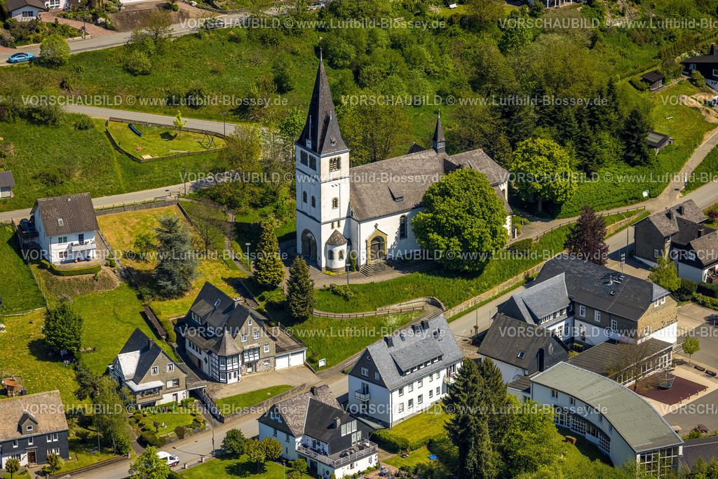 Schmallenberg230506277 | Luftbild, Pfarrkirche St. Antonius, Fleckenberg, Schmallenberg, Sauerland, Nordrhein-Westfalen, Deutschland