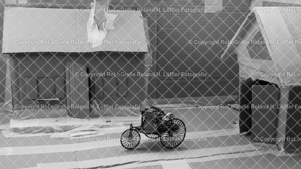 20241105_Modellandschaft mit Fahrzeugen SWoL-15 | Modellfahrzeug in Modellandschaft - Realisiert mit Pictrs.com