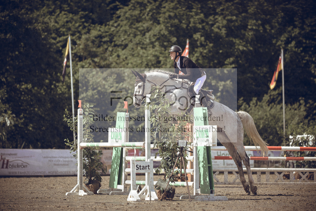 20240530-DOS_1533 | Entdecke hochwertige Reitturnierfotos von Foto Oger. Professionell, emotional und authentisch – jetzt Lieblingsmomente im Shop bestellen.Deutschlandweite Turnierfotografie. - Realisiert mit Pictrs.com