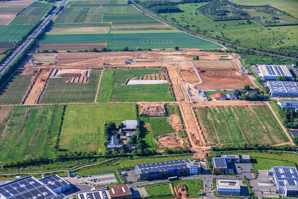 Luftbild: Gewerbegebiet D12 mit Baustelle für Geothermiekraftwerk und Umspannstation von Vulcan in Landau in der Pfalz im Bundesland Rheinland-Pfalz in Deutschland.Foto: IMG_156763.jpg vom 23.05.2026 durch Werner Riehm/FLY-FOTO.deAuflösung des Originals: 6000 x 4000 pxVULCAN ENERGY RESOURCES
