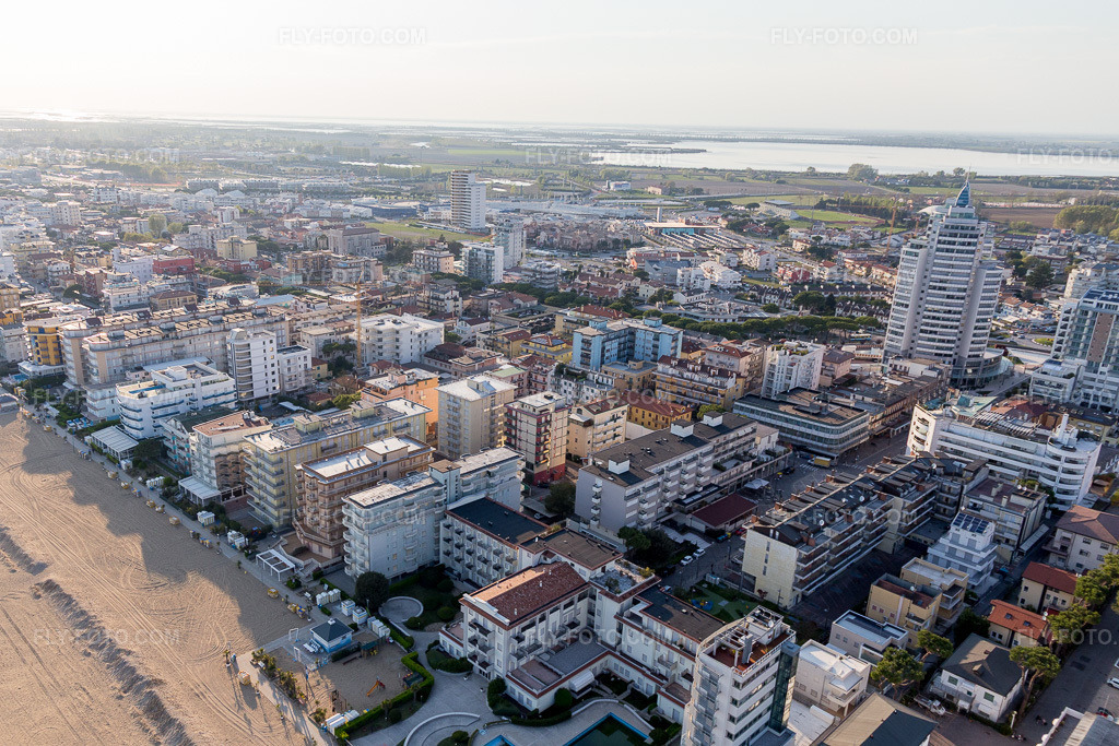 Aerial view: View of the town in Lido di Jesolo in the state Veneto, Italy.Photo: IMG_098195.jpg taken on 04/03/2017 by Werner Riehm/FLY-FOTO.comResolution of the original: 4960 x 3306 px