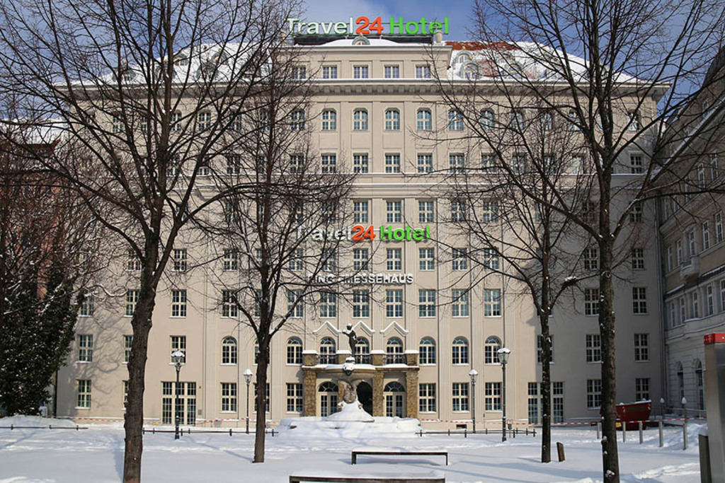 Villersbrunnen - Blick zu Ring-Messehaus und Travel24 | Entdecke über 20 Kategorien Leipzig-Motive: Foto-Downloads, hochwertige Poster, Leinwand- & Fine-Art-Prints. Jetzt Lieblingsfoto im Bildlexikon Leipzig Shop bestellen!