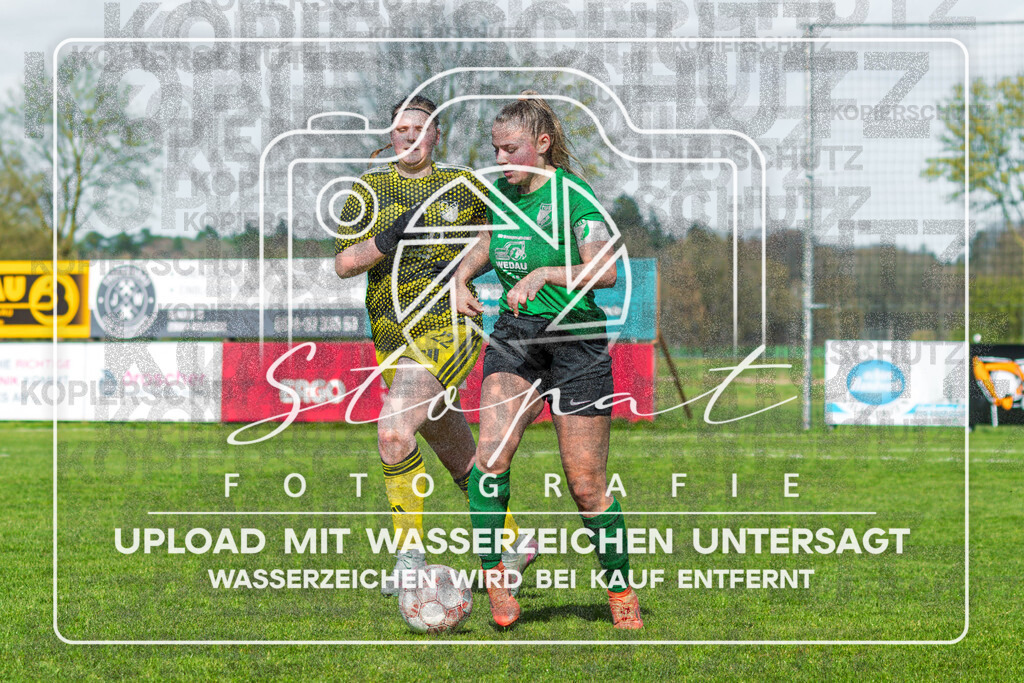 SGFTUS-1043 | Leonie Winkelmann (TuS Eversen-Sulze #25) beim Damen Kreisliga HK/CE Spiel zwischen SG Fulde und TuS Eversen-Sulze im Fulder Zentralstadion, Fulde (Simon Paul Stopat) - Realisiert mit Pictrs.com