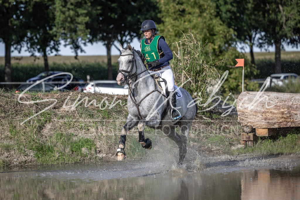 20250907-_3LI4297 | Tierfotografie Pferde, Hunde, Katzen, Haustiere.
Turnierfotografie Reitturniere, Reiten, Springreiten, Dressur in Hanau, dem Main-Kinzig-Kreis und dem Rhein-Main- Gebiet um Frankfurt