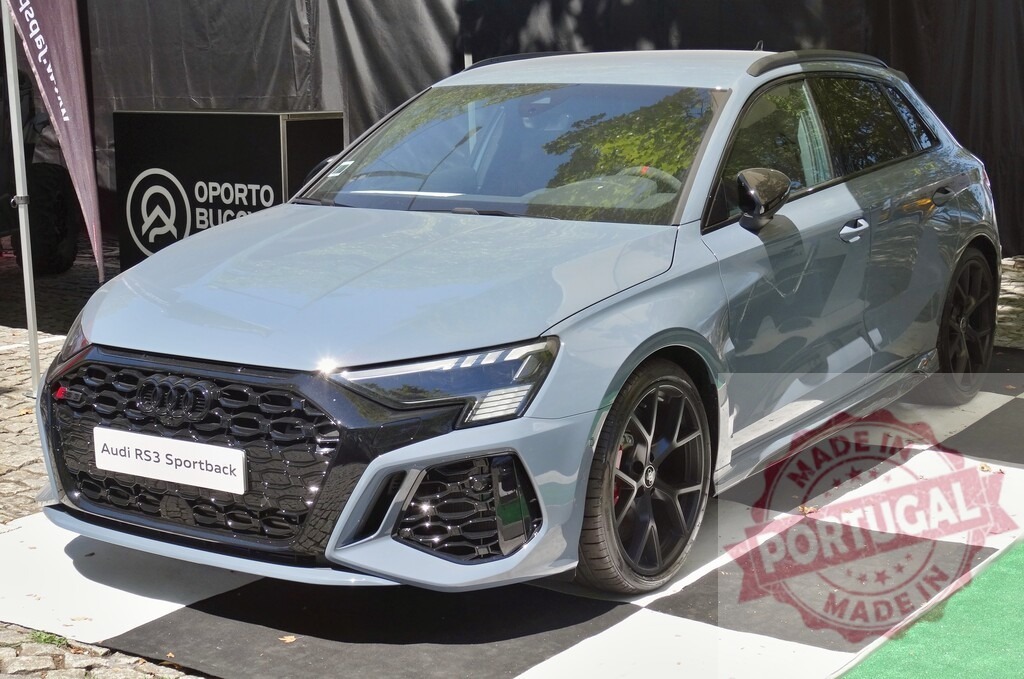 New gray Audi RS3 Sportback showing at Porto Bucas dealership | Modern gray Audi RS3 Sportback showing at Porto Bucas car dealership - Realisiert mit Pictrs.com