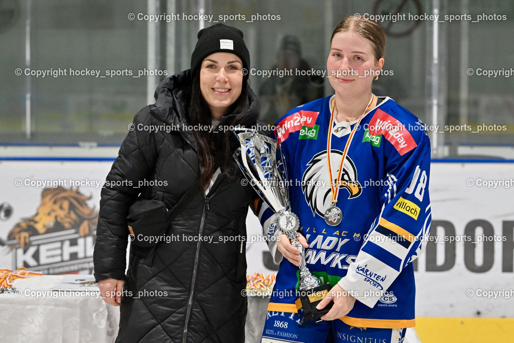 WILDCATS PATERNION & Lady Hawks Siegerehrung-Meisterfeier | KEHV-Damenreferentin Sabine Huber, Medailienübergabe, #98 Walluschnig Nadine Ramona LADY HAWKS, WILDCATS PATERNION &amp; Lady Hawks Siegerehrung-Meisterfeier, WILDCATS PATERNION &amp; Lady Hawks Siegerehrung-Meisterfeier am 12.03.2025 in Steindorf (Ossiachersee Halle), Austria, (Photo by Bernd Stefan)