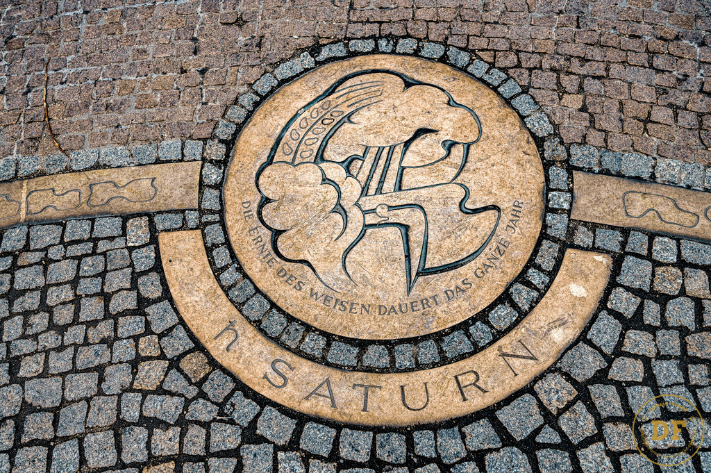 496-Saturn-golden-no-logo | Geschenke, Wandbilder und Accessoires mit Motiven aus Dresden und anderen schönen Orten zur Verschönerung Deines zu Hauses und zum verschenken gewünscht? Wähle Deine Lieblingsbild auf dem Produkt Deiner Wahl. 