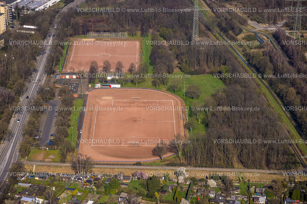 Gelsenkirchen240300840 | Luftbild, Sportanlage Reckfeldstraße Fußballstadion, Rot-Weiß Wacker Bismarck 1925 e.V. und Sportfreunde Haverkamp 1969 e.V., Bismarck, Gelsenkirchen, Ruhrgebiet, Nordrhein-Westfalen, Deutschland