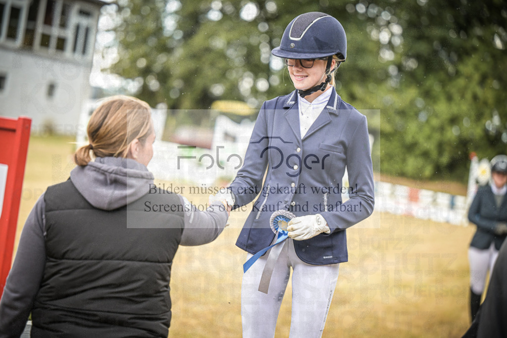 DOS_0034 | Entdecke hochwertige Reitturnierfotos von Foto Oger. Professionell, emotional und authentisch – jetzt Lieblingsmomente im Shop bestellen.Deutschlandweite Turnierfotografie. - Realisiert mit Pictrs.com