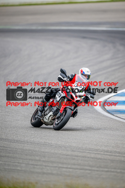 MaZZes_FotoMatrix_240702_6007705_2024 | INST