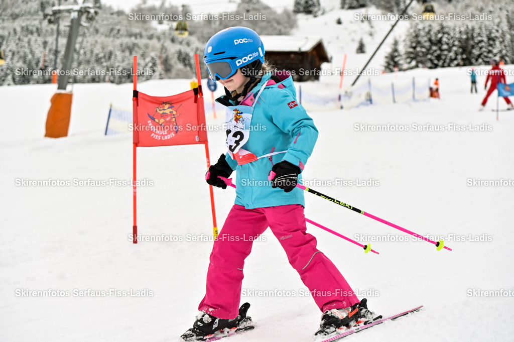SRF_20.02.2026_0707 | Skirennfotos,Serfaus,Fiss,Ladis,Kinderskirennen,Winter,Tirol,Oberland,skirace,SFL,feelfree,weil wir's genießen,ski,Ski,skifahren,Sonnenplateau, - Realisiert mit Pictrs.com