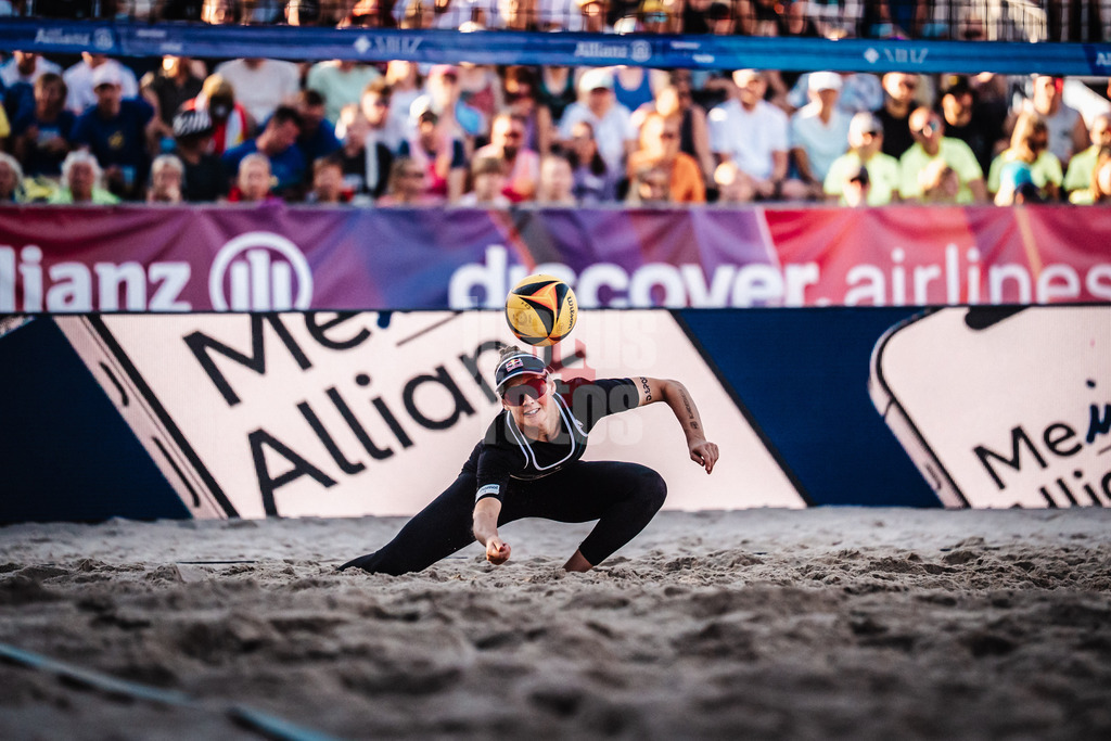 Beachvolleyball | Frauen | Deutsche Meisterschaften 2025 Timmendorfer Strand | 06.09.2025 | Cinja Tillmann verteidigt den Ball