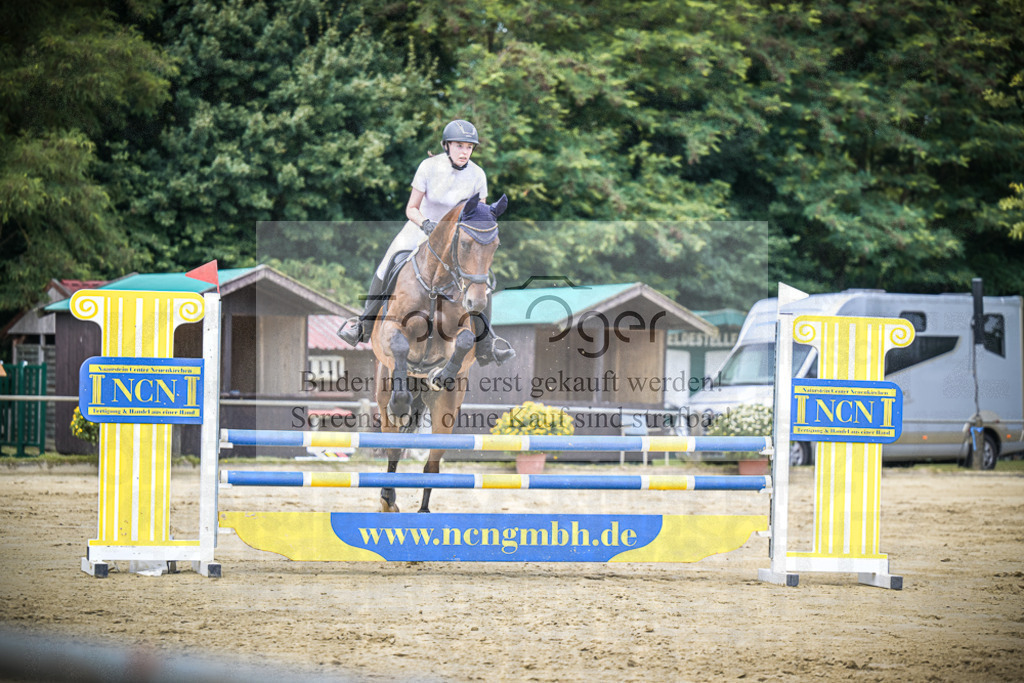 DOS_6368 | Entdecke hochwertige Reitturnierfotos von Foto Oger. Professionell, emotional und authentisch – jetzt Lieblingsmomente im Shop bestellen.Deutschlandweite Turnierfotografie. - Realisiert mit Pictrs.com