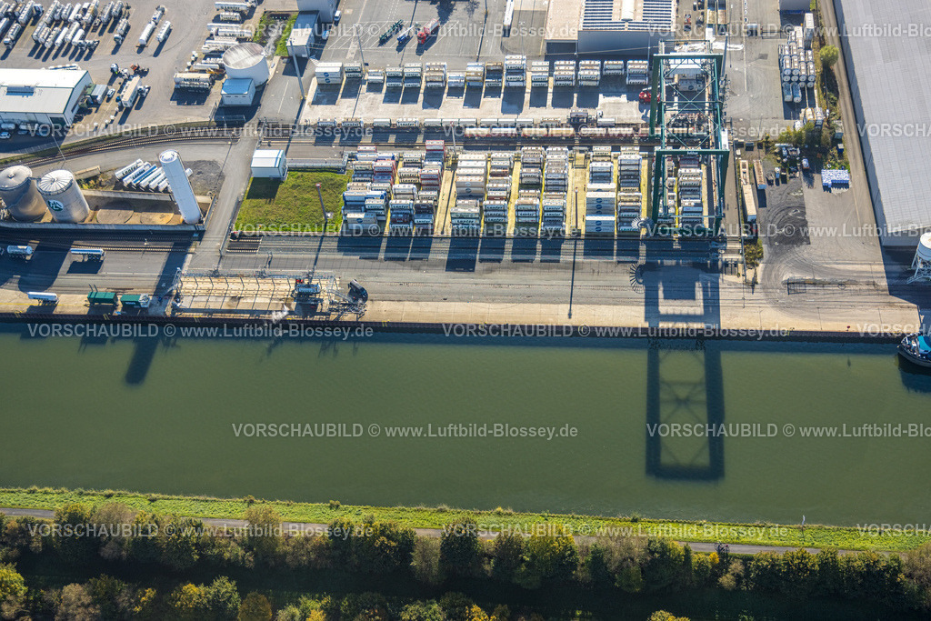 Hamm241015410 | Luftbild, Hammer Hafen am Datteln-Hamm-Kanal, Firma Lanfer Logistik, Maxi Terminal, Hafenstraße, Verladung von Flüssigkeits Containern, Hamm, Ruhrgebiet, Nordrhein-Westfalen, Deutschland