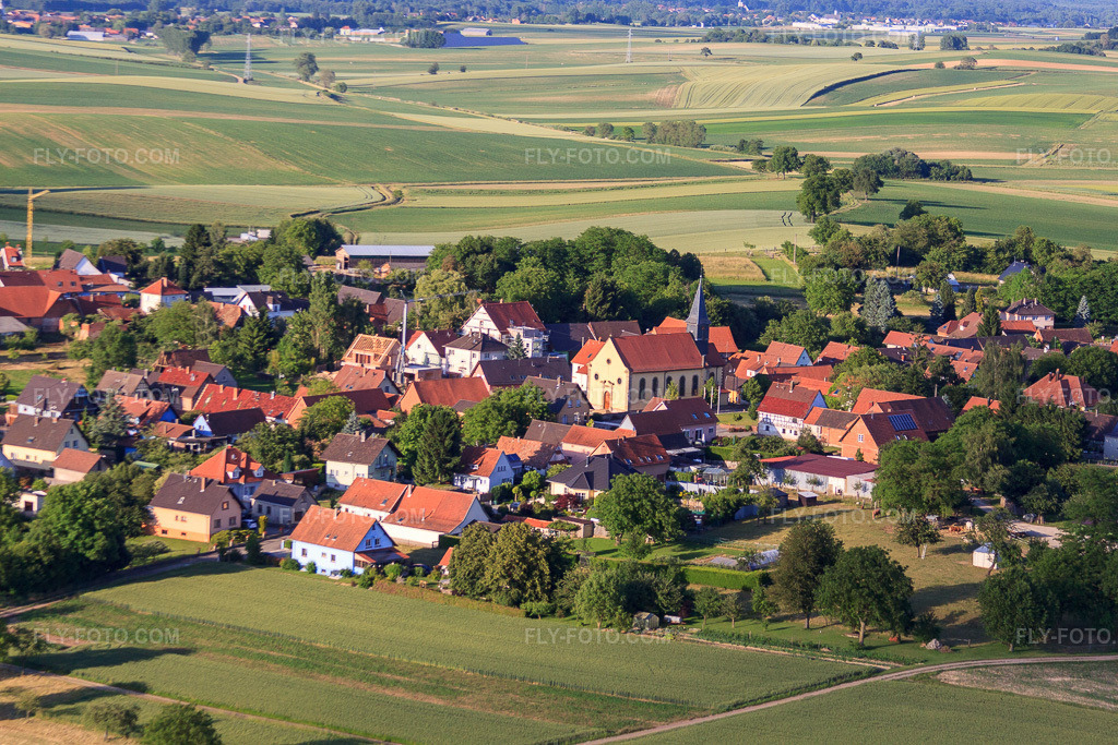 Aerial view: View of the town from the southwest in Oberlauterbach in the state Bas-Rhin, France. – Photo: IMG_66634.jpg taken on 06/05/2014 by Werner Riehm/FLY-FOTO.com – Resolution of the original: 4752 x 3168 px
