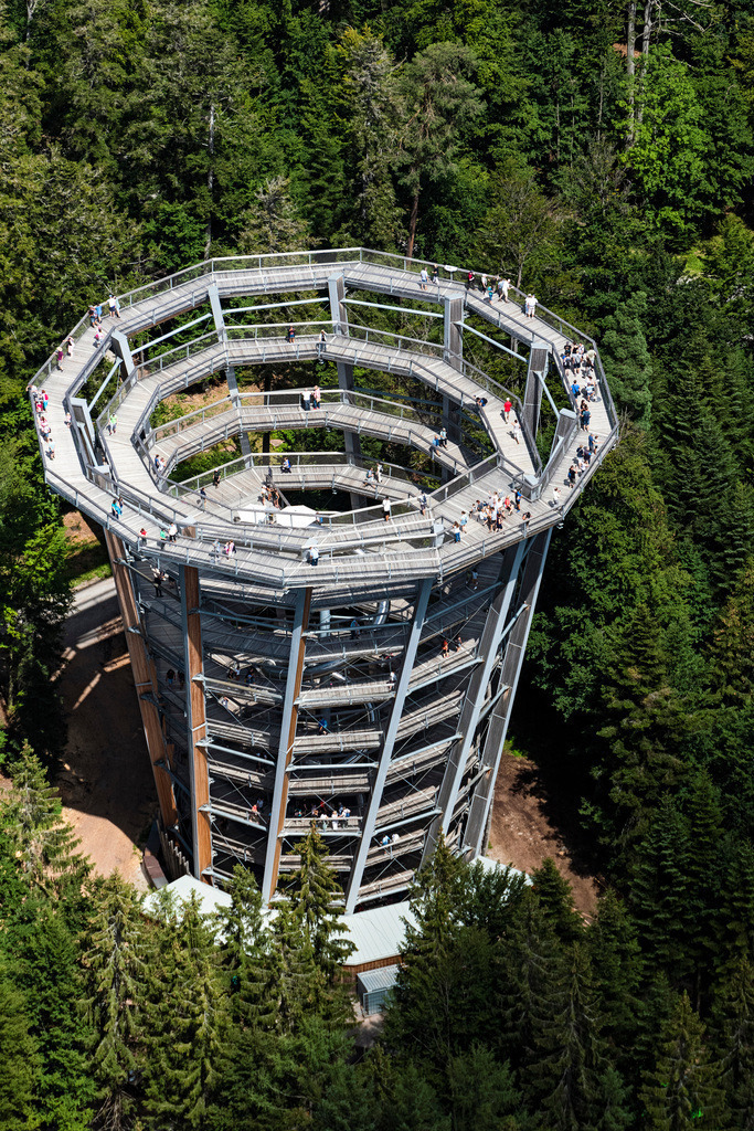 dr__0031045.jpg | BAD WILDBAD 01.08.2019 Freizeitzentrum - Vergnügungspark Baumwipfelpfad Schwarzwald in Bad Wildbad im Bundesland Baden-Württemberg, Deutschland. // Leisure Centre - Amusement Park Baumwipfelpfad Schwarzwald in Bad Wildbad in the state Baden-Wuerttemberg, Germany. Foto: Daniel Reiter