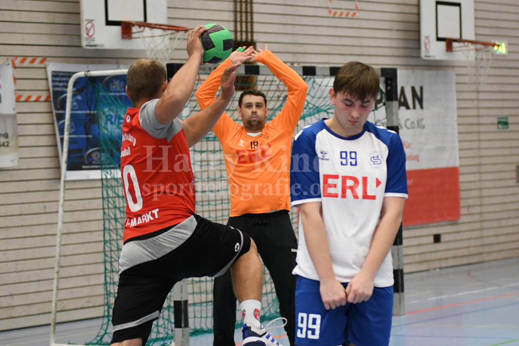 HC Deggendorf :  TSV Rottenburg  | Denis Detlaf  (HC Deggendorf  #18)  - Realisiert mit Pictrs.com