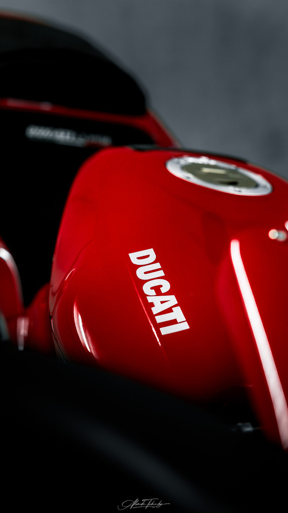 Ducati 996 | Entdecken Sie die faszinierende Welt von Alexander Tschuncky Arts: Kreative Fotografie, atemberaubende Automobilkunst und hochwertiger Bilderdruck. Lassen Sie sich inspirieren! - Realisiert mit Pictrs.com