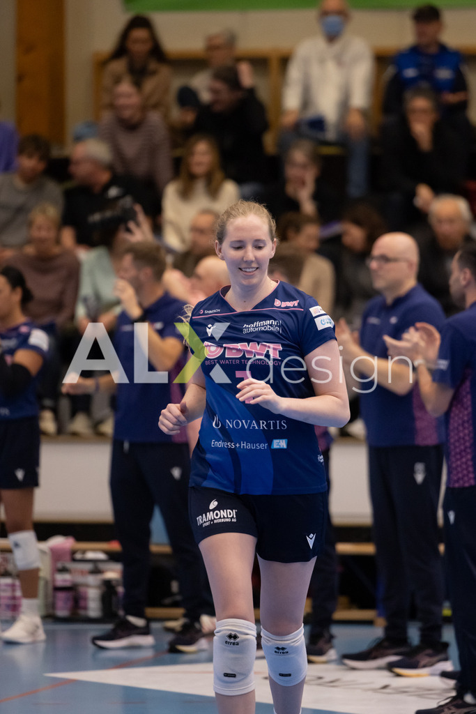 Volleyball I Frauen I Saison 2025-2026 I Volleyball NLA | Women I 1/2 Finals I  VC Kanti Schaffhausen - Sm'Aesch Pfeffingen I 18.03.2026 | 1 Jody Larson (USA) (Sm'Aesch Pfeffingen) – Außenangriff - Realisiert mit Pictrs.com