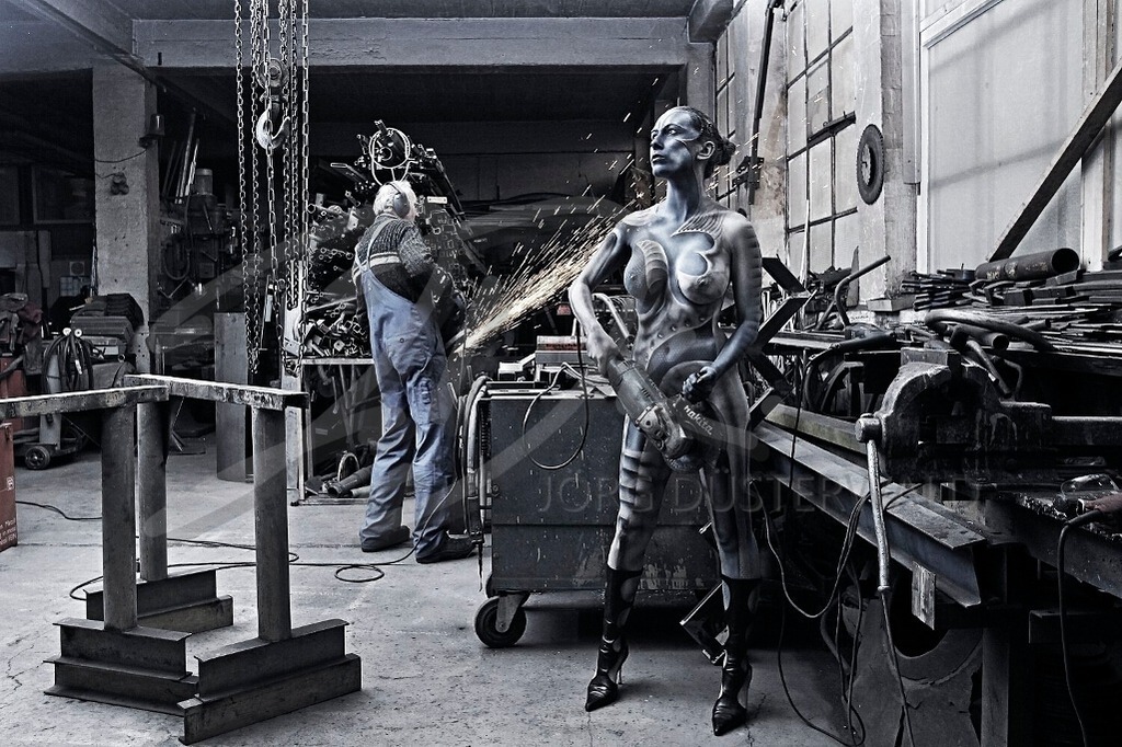 WorkingArt-METALLBAUER_7443 | #002 | Modell: Sugarbabe | Berufler: Wolfgang (Fa: Metallbau Müller) | Foto: Tschiponnique Skupin - Realisiert mit Pictrs.com