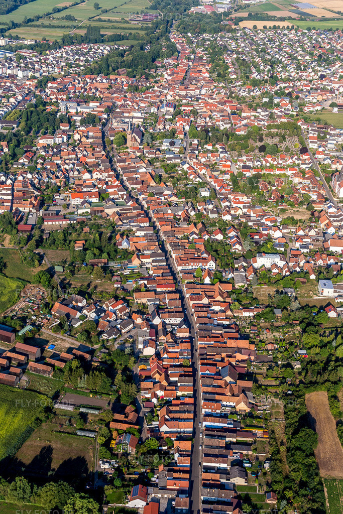 Luftbild: Verlauf der Straßenführung (Pfalz) in Herxheim bei Landau im Bundesland Rheinland-Pfalz in Deutschland. Foto: IMG_109618.jpg vom 31.07.2018 durch Werner Riehm/FLY-FOTO.de