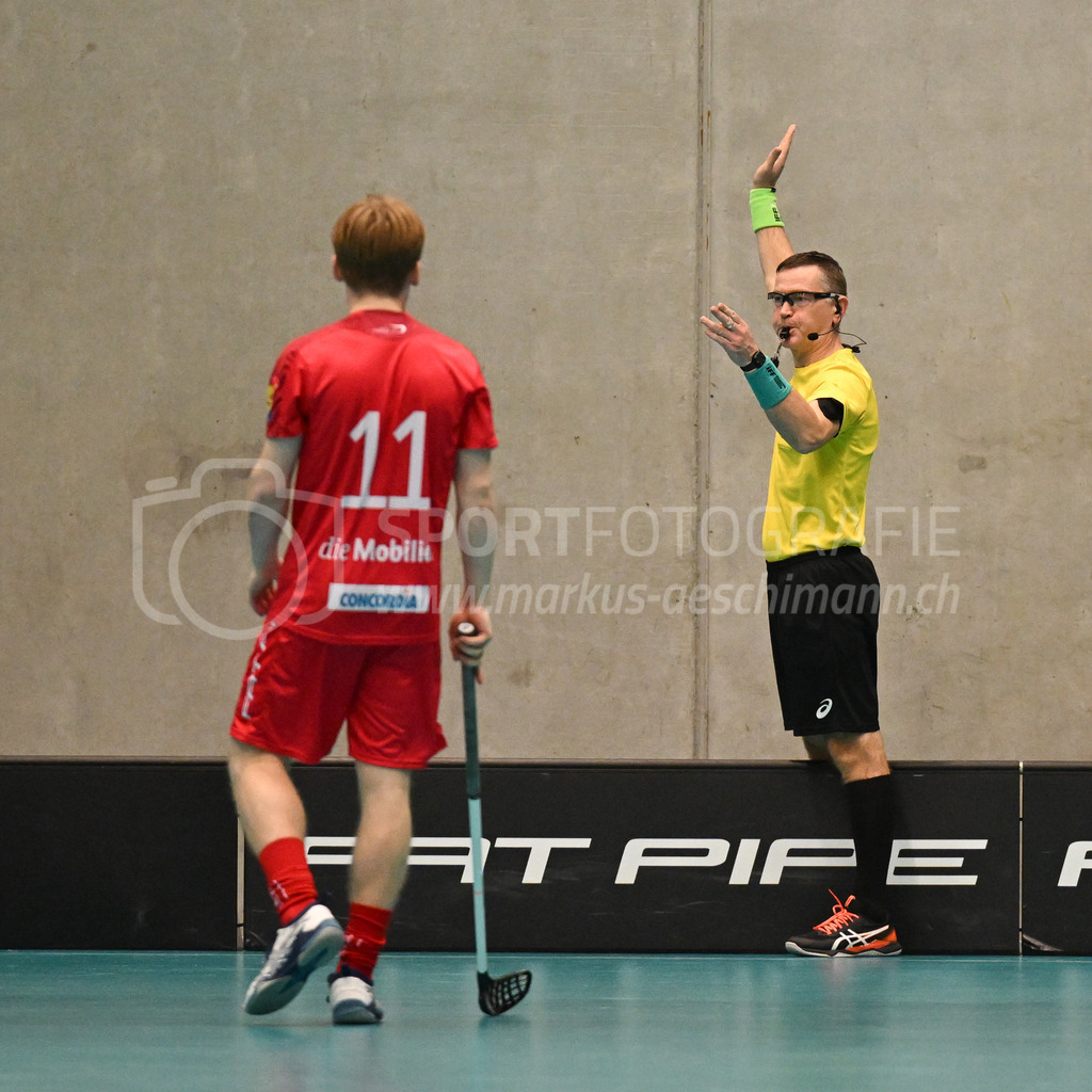 Switzerland B U19 vs Finland U19 - 2. February 2024 | Switzerland B U19 vs Finland U19
U19 Men International Matches in Switzerland
GoEasy Arena, Siggenthal Station
Switzerland forward #11 Andrin Möckli and referee.
Credit: Markus Aeschimann | <a href="https://www.markus-aeschimann.ch">Sportfotografie Markus Aeschimann</a> | <a href="https://www.instagram.com/sportfotografie.aeschimann">@sportfotografie.aeschimann</a> - Realisiert mit Pictrs.com