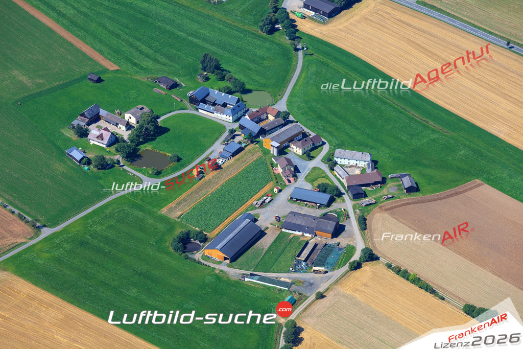 Die Luftaufnahme Schwesendorf - Regnitzlosau wurde vom UL-Flugzeug (keine Drohne) aus fotografiert.Hohe Druck- Auflösung-die Geschenkidee!