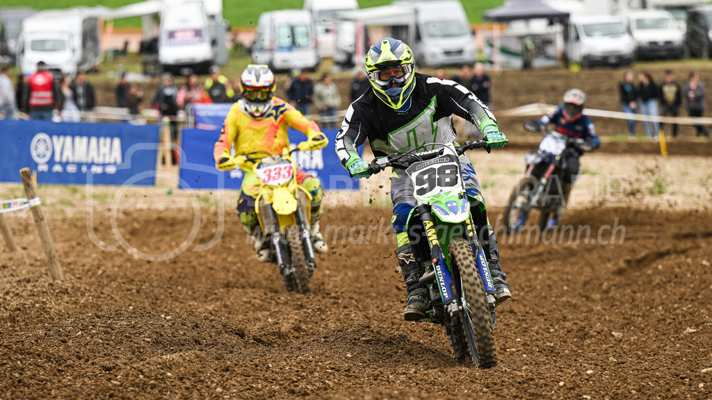 Motocross Schlatt bei Winterthur - 30. April 2023 | #98 Bollhalder Patrick aus Busswil (CH) auf Kawasaki Kxf in der Kategorie Senioren am Motocross Schlatt bei Winterthur, 30. April 2023. 
Instagram: @mx_schlatt | @mc_wila | @sam_schweiz
Bild: Sportfotografie Markus Aeschimann | www.markus-aeschimann.ch - Realisiert mit Pictrs.com