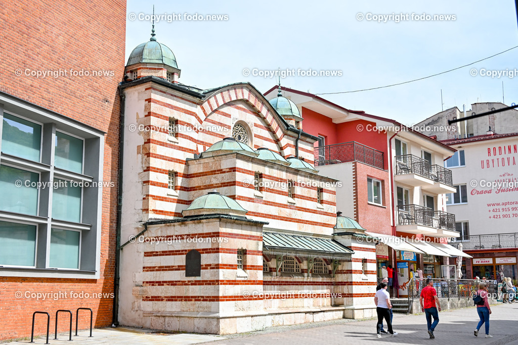 Slowakei_ Trenciansky kraj_ Trencianske Teplice_ 22.04.2025-14 | 22.04.2025, Slowakei, SVK, Trenciansky kraj, Trencianske Teplice, im Bild Trencianske Teplice, Trentschin-Teplitz, Stadt im Westen der Slowakei, Kurort mit Sehenswuerdigkeiten, Hotels aus der Zeit der habsburgischen Monarchie, einem Kurpark sowie alten Badehaeusern, Stadtansichten, Gebaeude, Architektur, Park, Strassen, Haeuser, Infrastruktur,  Denkmaeler, Kultur, Hamam, Badeanstalt, Historisch