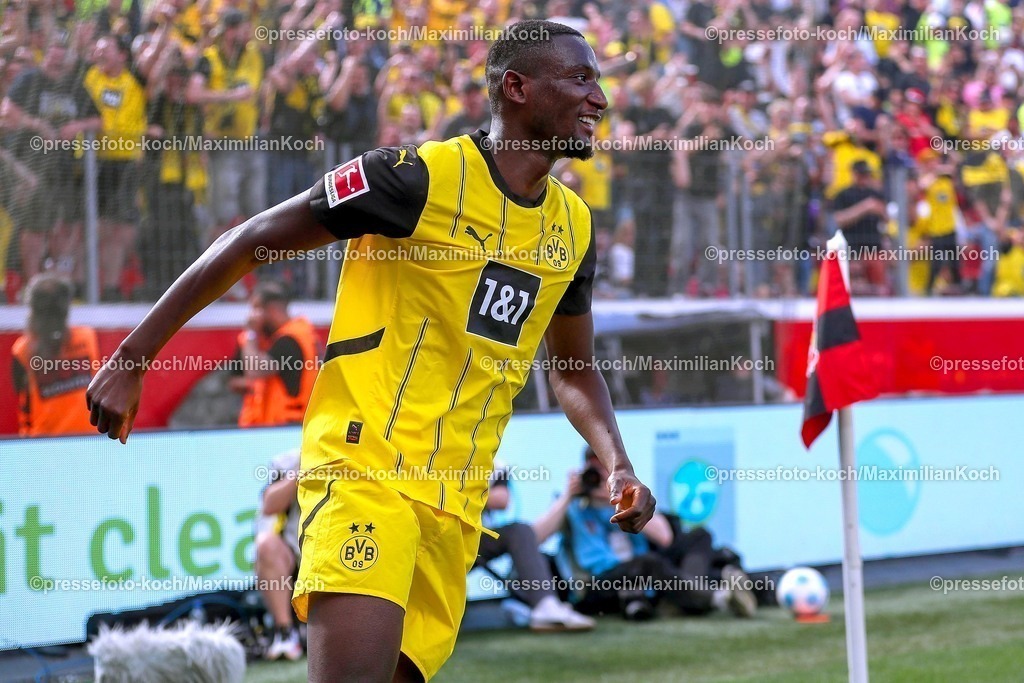 B0411052501173 | 11.05.2025, Fußball, Bayer 04 Leverkusen - Borussia Dortmund, 1. Fußball Bundesliga, 33. Spieltag, BayArena, Saison 2024 2025: Torjubel nach dem Tor zum 4:1 durch Torschütze Serhou Guirassy (BVB #9) DFB regulations prohibit any use of photographs as image sequences and or quasi-video.