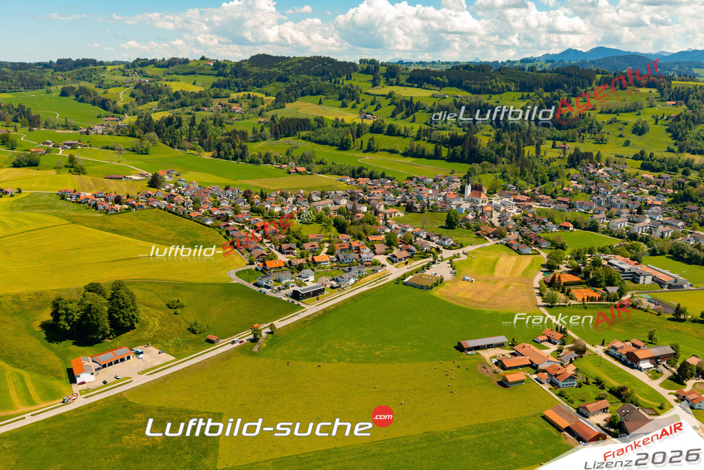Das Luftbild zeigt : Seebach Sulzberg - Die Luftaufnahme wurde 2024 vom UL-Flugzeug aus erstellt ( keine Drohne ) - Hochauflösende Luftaufnahme - Für grossformatige Ausdrucke geeignet. Die Geschenkidee !Mit Lizenz und Bildrechte bestellbar