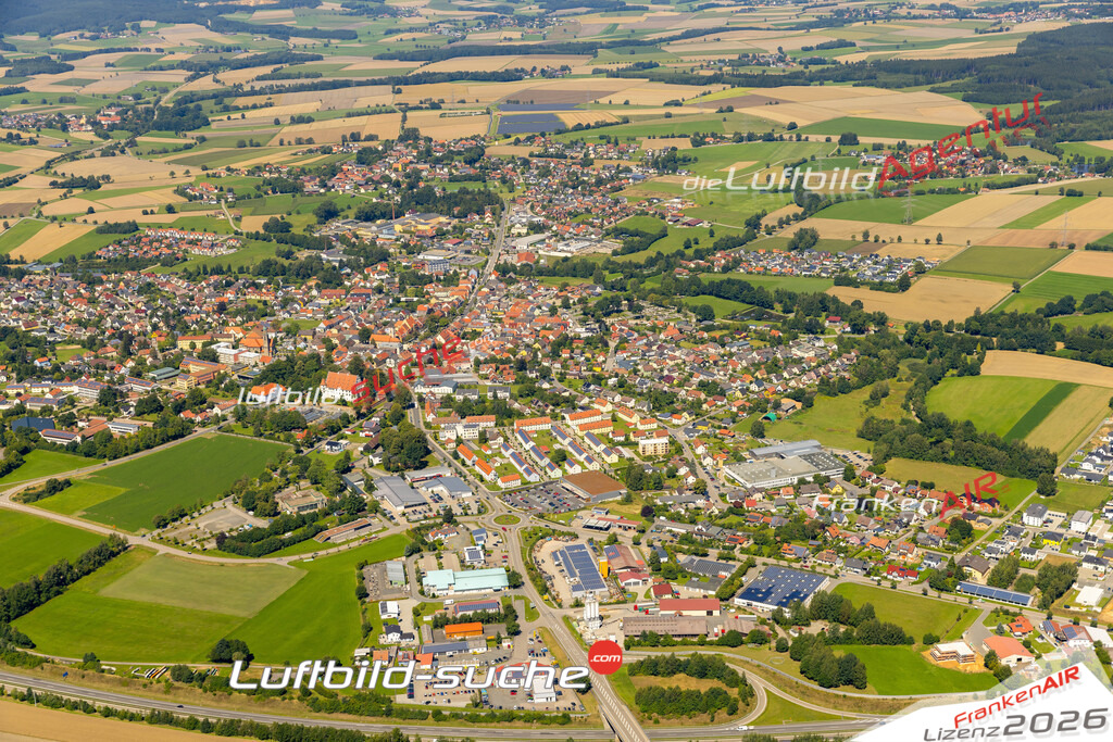 Das Luftbild zeigt :  Vohenstrauß - Die Luftaufnahme wurde 2023 vom UL-Flugzeug aus erstellt ( keine Drohne ) - Hochauflösende Luftaufnahme - Für grossformatige Ausdrucke geeignet. Die Geschenkidee !Mit Lizenz und Bildrechte bestellbar
