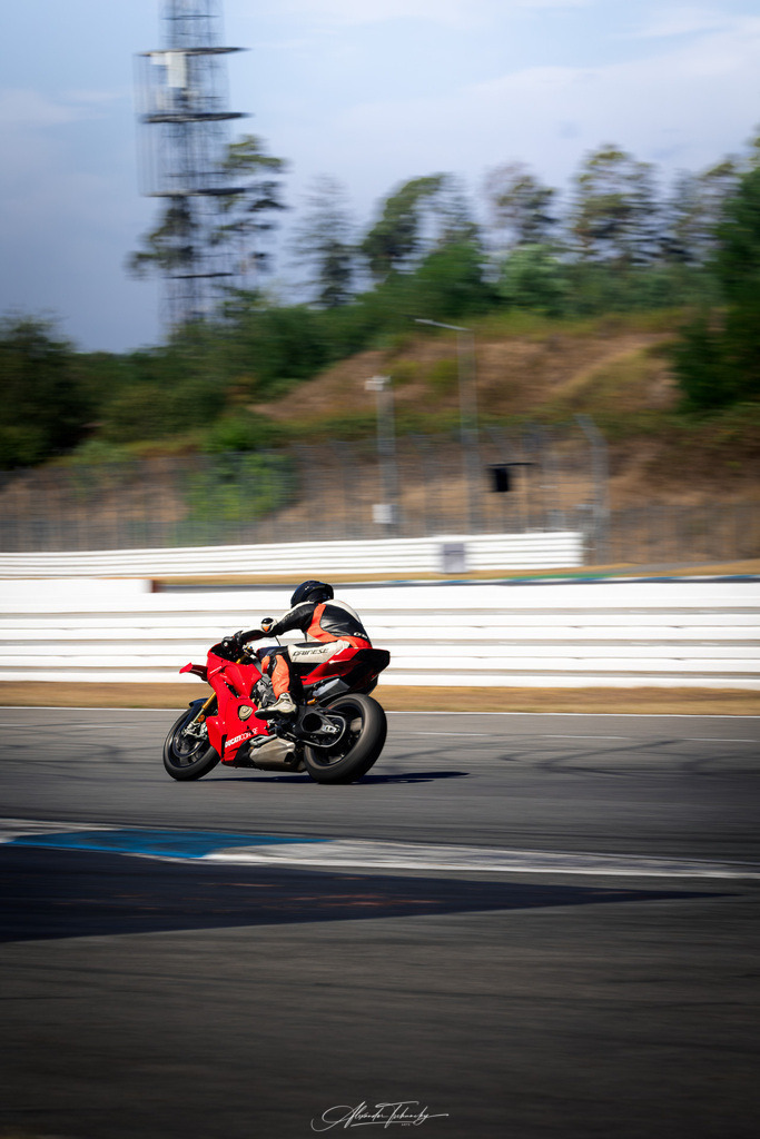 Ducati Trackday Hockenheimring 2026 | Entdecken Sie die faszinierende Welt von Alexander Tschuncky Arts: Kreative Fotografie, atemberaubende Automobilkunst und hochwertiger Bilderdruck. Lassen Sie sich inspirieren! - Realisiert mit Pictrs.com