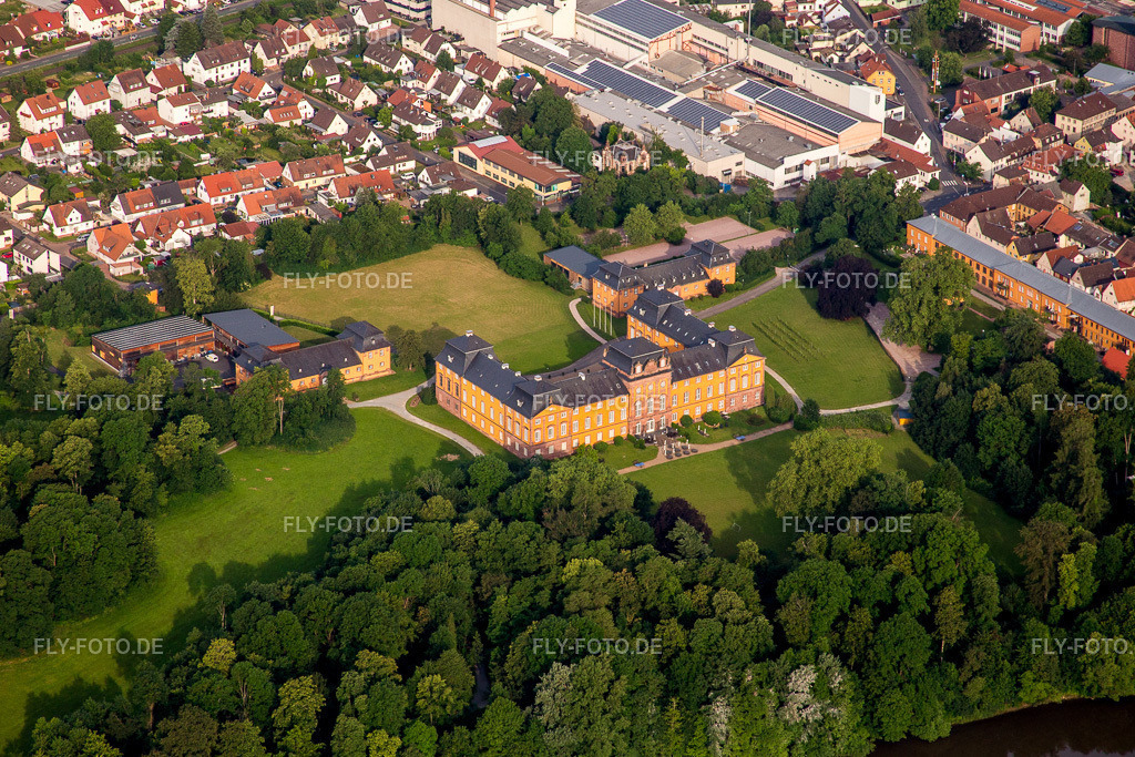 Gebäudekomplex im Schloßpark von Schloß Châteauform’ Schloss Löwenstein www.chateauform.com | Luftbild: Gebäudekomplex im Schloßpark von Schloß Châteauform’ Schloss Löwenstein www.chateauform.com in Kleinheubach im Bundesland Bayern in Deutschland. Foto: IMG_089608.jpg vom 11.06.2016 durch Werner Riehm/FLY-FOTO.de - Realisiert mit Pictrs.com